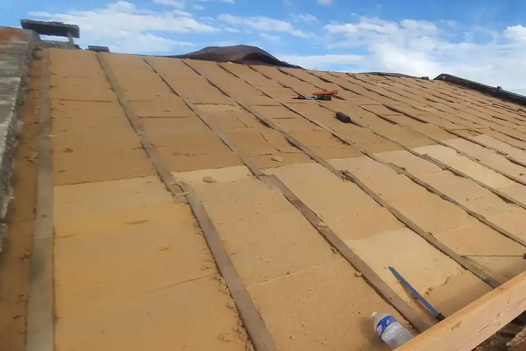 isolation de toiture en fibre de bois par l'extérieur